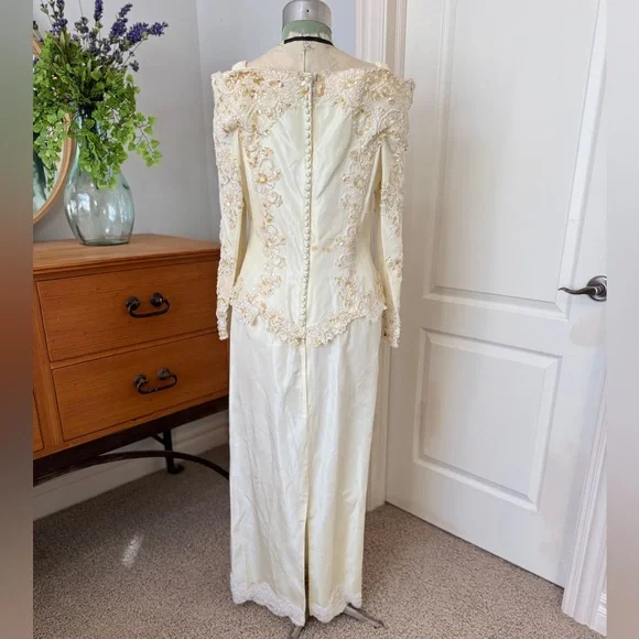 Vintage 1980s Demetrios Ivory Beaded Lace Wedding Gown w/ Detachable Train